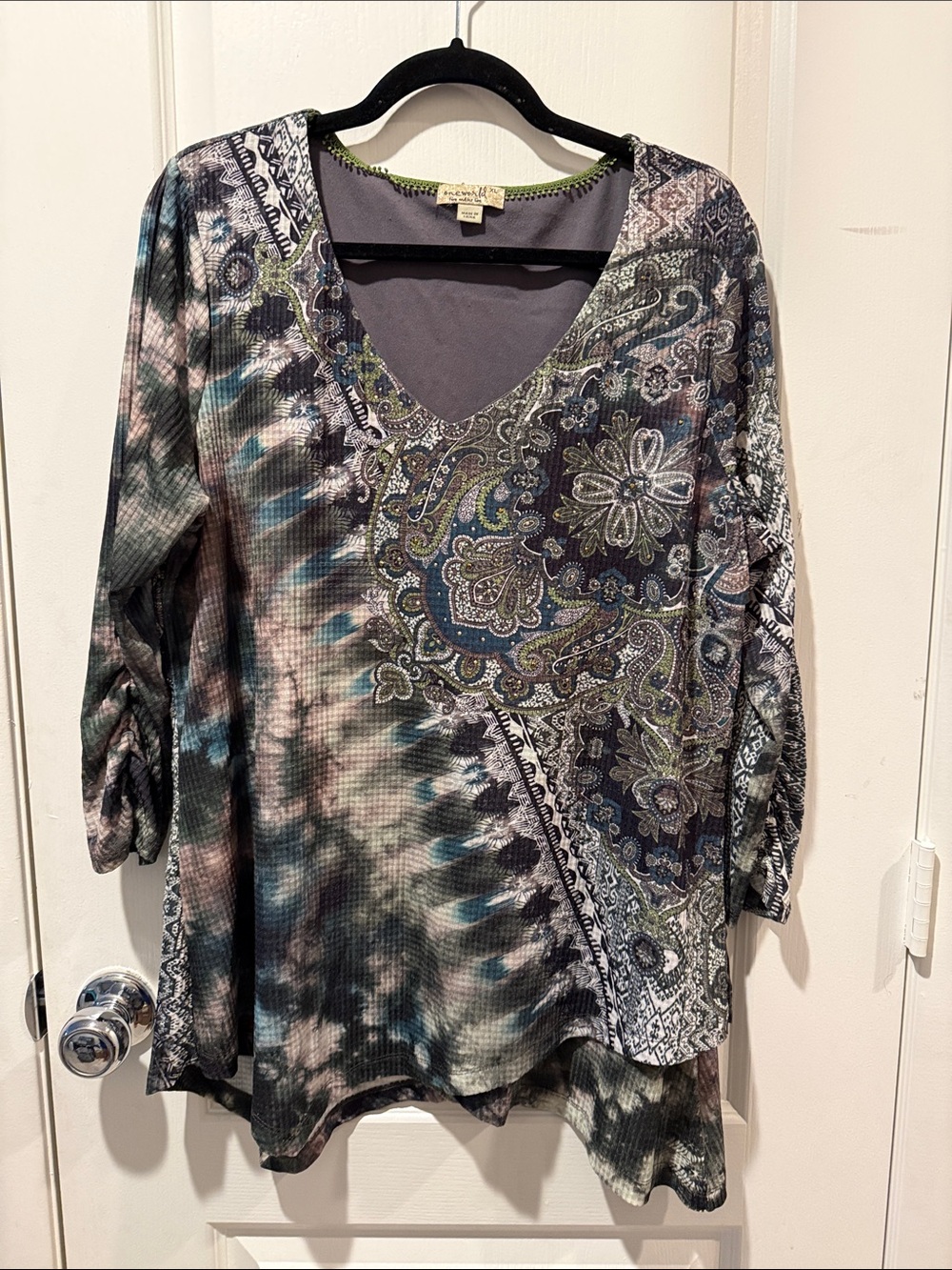 EUC ONE WORLD Paisley V-Neck Tunic in Multi Blue Green Gray